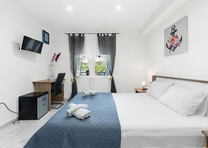 Alice Πανσιόν 3*